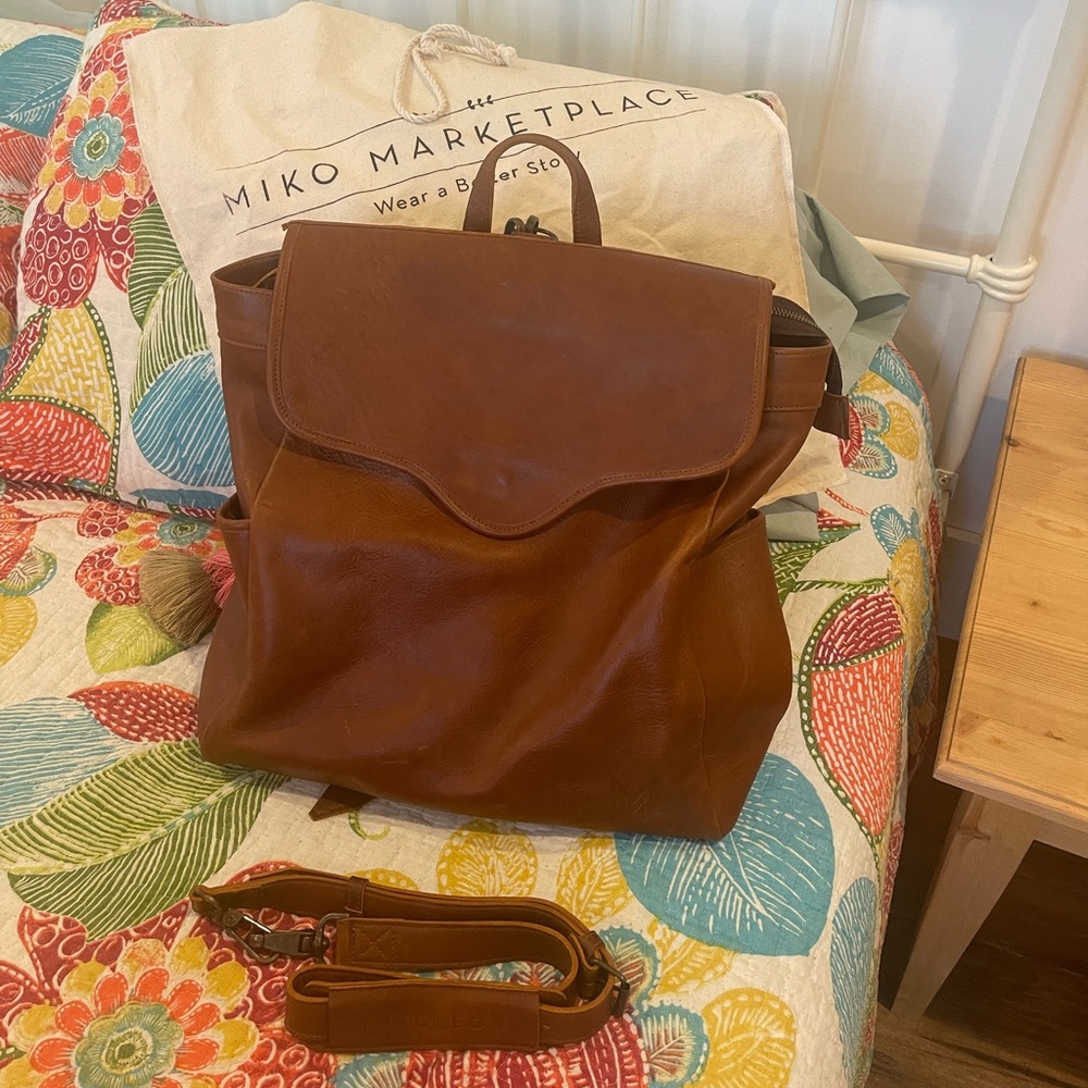 Mikoleon large cafe backpack EUC